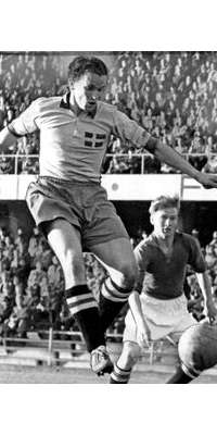 Hasse Jeppson, Swedish footballer., dies at age 87